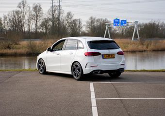 Mercedes-Benz B-KLASSE 220 Launch Edition Premium | AMG-Line | 18” | Climate | Stoelverwarming