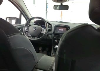 Renault CLIO Estate 0.9 TCe Limited | Afneembare trekhaak | Navi | Airco |