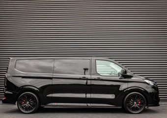Ford TRANSIT CUSTOM 2.0 TDCI L2H1 Limited 170PK JB- EDITION / FULL BLACK / 3- ZITS / MY2024 / CAMERA / BPM VRIJ / DIRECT RIJDEN