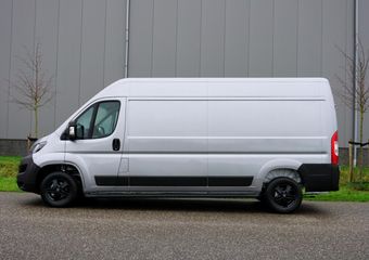 Peugeot BOXER 2.2 BlueHDi 140 L3H2 3.5t BPM voordeel |Nieuw |Airco |Carplay |Cruise |Camera |Parkeersensoren |3500 KG |140 pk |Metallic |Android auto |Bluetooth |Elektrisch verstelbare ramen en spiegels