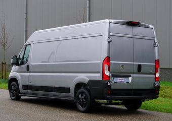 Peugeot BOXER 2.2 BlueHDi 140 L3H2 3.5t BPM voordeel |Nieuw |Airco |Carplay |Cruise |Camera |Parkeersensoren |3500 KG |140 pk |Metallic |Android auto |Bluetooth |Elektrisch verstelbare ramen en spiegels