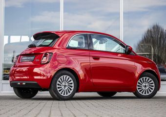 Fiat 500 RED 24 kWh NIEUW! | Climate | NL Auto