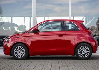 Fiat 500 RED 24 kWh NIEUW! | Climate | NL Auto