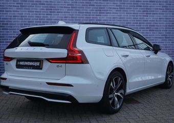 Volvo V60 2.0 B4 Plus Dark | Trekhaak | 360° Camera | Harman/Kardon | Stoel/stuurverwarming | Volvo on Call | Standkachel | Schuif/kantel panoramadak |