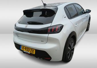 Peugeot 208 1.2 PureTech GT Pack Automaat | Panoramadak | Verwarmde voorstoelen | Anti dodehoeksensor