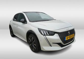 Peugeot 208 1.2 PureTech GT Pack Automaat | Panoramadak | Verwarmde voorstoelen | Anti dodehoeksensor