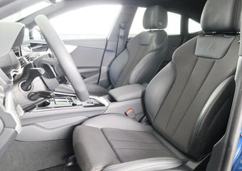 Audi A5 Sportback 35 TFSI S edition Competition 150 pk S-tronic | Private lease vanaf ¤ 822,- pm | Verlengde garantie | Navigatie | Panoramadak | Parkeersensoren | Achteruitrijcamera | Stoelverwarming |