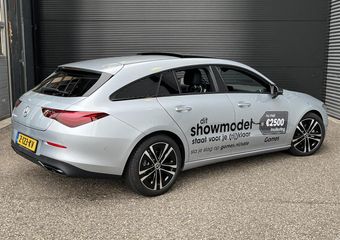 Mercedes-Benz CLA-KLASSE Shooting Brake 180 Luxury Line | Night Pakket | Panoramadak | MULTIBEAM LED Koplampen | Apple CarPlay | Android Auto | Sfeerverlichting | Stoelverwarming | Parkeersensoren | Achteruitrijcamera | Elektrisch inklapbare buitenspiegels | Showmodel