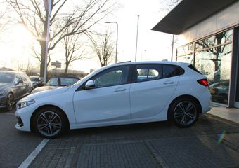 BMW 1-SERIE 118i Executive Edition PANO-DAK DEALER OND. NL-AUTO!