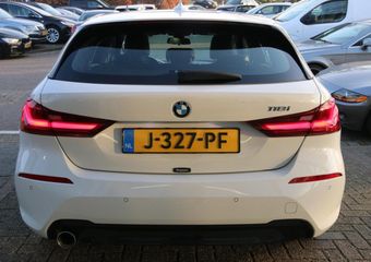 BMW 1-SERIE 118i Executive Edition PANO-DAK DEALER OND. NL-AUTO!