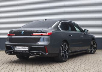 BMW 7-SERIE M760e xDrive – Executive Lounge – Rear Entertainment – Bowers & Wilkins