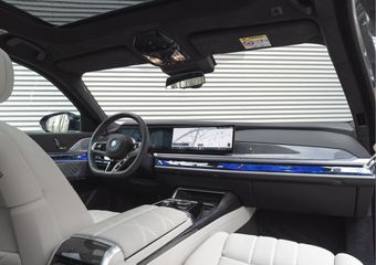 BMW 7-SERIE M760e xDrive – Executive Lounge – Rear Entertainment – Bowers & Wilkins