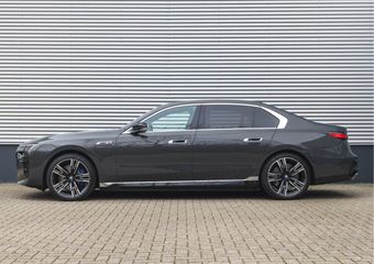 BMW 7-SERIE M760e xDrive – Executive Lounge – Rear Entertainment – Bowers & Wilkins