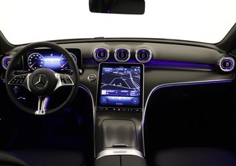 Mercedes-Benz C-KLASSE Estate 180 Luxury Line | Trekhaak | Memorypakket | Spiegelpakket | Verwarmde stoelen vooraan | USB-pakket | 	Parkeerpakket met achteruitrijcamera | Antidiefstalpakket GUARD 360° Plus |