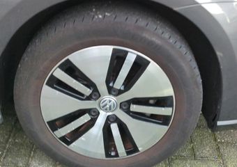Volkswagen e-Golf E-DITION Metallic/ Led/ clima/ Navi/  Parkeersensoren/  16 lmv