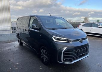 Toyota PROACE Long Worker 2.0 D-4D Professional DC 145PK Automaat DubbeleCabine 6 persoons DIRECT RIJDEN incl. o.a.: Apple Carplay / Android Auto, Climate Control, Cruise Control, LM velgen, 2 schuifdeuren