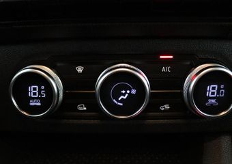 Renault KANGOO Blue dCi 115pk extra L1 125th Anniversary Camera | Climate | Navi | Sidebars | Trekhaak | 16″ Velgen