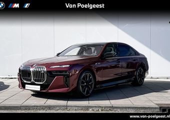 BMW 7-SERIE M760e xDrive / Bowers & Wilkins Diamond / Rear-seat Entertainment Experience / Iconic Glow kristalkoplampen / Elektrisch openen & sluiten portieren / Panoramadak Sky Lounge / Stoelventilatie voor & achter / Stoelmassage voor & achter / Driving Assistant P
