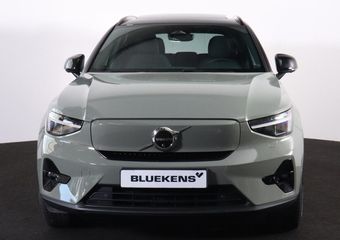 Volvo XC40 Extended Range Ultimate 82 kWh – Panorama/schuifdak – IntelliSafe Assist & Surround – 360º Camera – Harman/Kardon audio – Verwarmde voorstoelen, stuur & achterbank – Parkeersensoren voor & achter – Draadloze tel. lader – Extra getint glas – Elektr. inklap