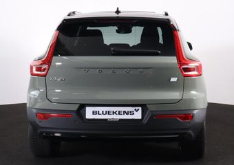 Volvo XC40 Extended Range Ultimate 82 kWh – Panorama/schuifdak – IntelliSafe Assist & Surround – 360º Camera – Harman/Kardon audio – Verwarmde voorstoelen, stuur & achterbank – Parkeersensoren voor & achter – Draadloze tel. lader – Extra getint glas – Elektr. inklap