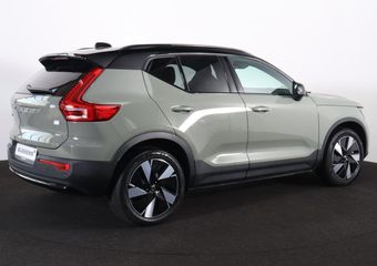 Volvo XC40 Extended Range Ultimate 82 kWh – Panorama/schuifdak – IntelliSafe Assist & Surround – 360º Camera – Harman/Kardon audio – Verwarmde voorstoelen, stuur & achterbank – Parkeersensoren voor & achter – Draadloze tel. lader – Extra getint glas – Elektr. inklap