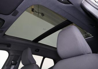 Volvo XC40 Extended Range Ultimate 82 kWh – Panorama/schuifdak – IntelliSafe Assist & Surround – 360º Camera – Harman/Kardon audio – Verwarmde voorstoelen, stuur & achterbank – Parkeersensoren voor & achter – Draadloze tel. lader – Extra getint glas – Elektr. inklap