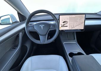 Tesla Model Y Long Range AWD 75 kWh AUTOPILOT I PANO I LEER I BTW I TREKHAAK I FULL OPTIONS