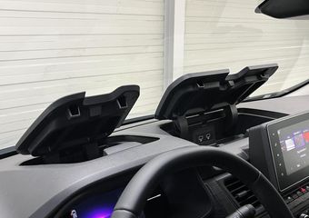 Renault TRAFIC E-Tech T29 L2H1 Advance 52 kWh / 3 Zitplaatsen / Achteruitrijcamera / Parkeersensoren Voor & Achter / Uit Voorraad Leverbaar / Apple Carplay/Android Auto /