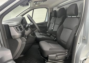 Renault TRAFIC E-Tech T29 L2H1 Advance 52 kWh / 3 Zitplaatsen / Achteruitrijcamera / Parkeersensoren Voor & Achter / Uit Voorraad Leverbaar / Apple Carplay/Android Auto /