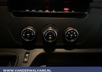 Renault MASTER 2.3 dCi 150pk L2H2 Euro6 Airco | Imperiaal | LED | Navigatie | Camera | 2500kg Trekhaak Cruisecontrol, Parkeersensoren, Bijrijdersbank