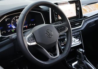 Volkswagen T-Roc 1.5 TSI R-Line | LED Plus | Dodehoekdetectie | Stoelverwarming | Navigatie | App-Connect | Adaptive Cruise |