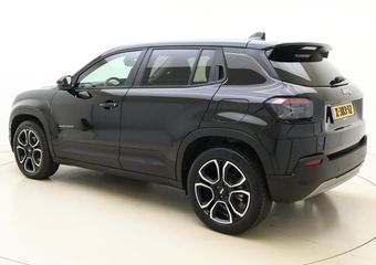 Jeep Avenger Altitude 54 kWh | Adaptive Cruise control | Climate control | Camera | 18″ Lichtmetalen velgen | Getint glas | Keyless | Bluetooth | Draadloze telefoonlader