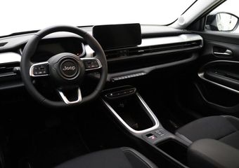 Jeep Avenger Altitude 54 kWh | Adaptive Cruise control | Climate control | Camera | 18″ Lichtmetalen velgen | Getint glas | Keyless | Bluetooth | Draadloze telefoonlader