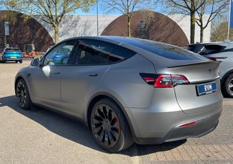 Tesla Model Y Performance AWD 75 kWh VAN ¤47.900,- VOOR ¤42.877,- UW LENTEVOORDEEL ¤5.023,- | TESLA GARANTIE T/M 12-2026