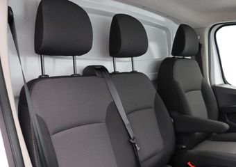 Renault TRAFIC 2.0 dCi 130pk T30 L2H1 Work Edition | Trekhaak | Laadruimtebetimmering | Parkeersensoren achter |