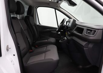 Renault TRAFIC 2.0 dCi 130pk T30 L2H1 Work Edition | Trekhaak | Laadruimtebetimmering | Parkeersensoren achter |
