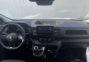 Renault TRAFIC 2.0 dCi 110 T30 L2H1 Générique / Dealer onderhouden / Trekhaak 2.000 kg / Airco / All Season banden / 3-persoons /