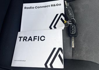 Renault TRAFIC 2.0 dCi 110 T30 L2H1 Générique / Dealer onderhouden / Trekhaak 2.000 kg / Airco / All Season banden / 3-persoons /