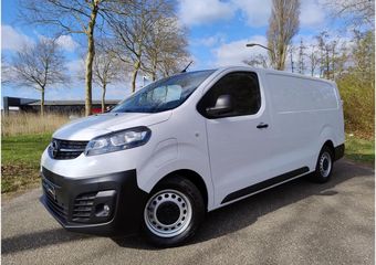 Opel VIVARO Vivaro-e L3 75 kWh 136pk | ACTIE op = op! | NAVI | Multimedia | Apple Carplay | Android Auto | Parkeersensoren achter | Bestuurdersstoel comfort | Bank voorpassagiers met opbergruimte| ECall pakket met geprogrammeerd voorverwarmen | Laadkabel | Reservewie