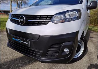 Opel VIVARO Vivaro-e L3 75 kWh 136pk | ACTIE op = op! | NAVI | Multimedia | Apple Carplay | Android Auto | Parkeersensoren achter | Bestuurdersstoel comfort | Bank voorpassagiers met opbergruimte| ECall pakket met geprogrammeerd voorverwarmen | Laadkabel | Reservewie