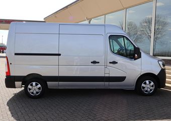 Renault MASTER T35 2.3 dCi 135 PK L2H2 3-ZITS WORK EDITION + TREKHAAK 2500 KG | APPLE CARPLAY | CAMERA