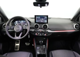 Audi Q2 35 TFSI S Edition Private lease vanaf ¤629,- pm | 150 pk S-tronic | Verlengde garantie | Navigatie | Parkeersensoren achter | Adaptieve cruise control | Matrix LED koplampen | S-line |