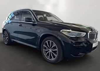 BMW X5 xDrive45e M-SPORT ** LASER, NAVI+, BRUIN LEDER, PANORAMA, ACC, HuD, 20-inch LMV, 4 wiel besturing ** UNFALLFREI ** ** INFORMEER OOK NAAR ONZE AANTREKKELIJKE FINANCIAL-LEASE TARIEVEN **