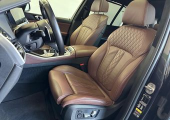 BMW X5 xDrive45e M-SPORT ** LASER, NAVI+, BRUIN LEDER, PANORAMA, ACC, HuD, 20-inch LMV, 4 wiel besturing ** UNFALLFREI ** ** INFORMEER OOK NAAR ONZE AANTREKKELIJKE FINANCIAL-LEASE TARIEVEN **