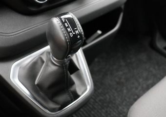 Renault TRAFIC 2.0 dCi 150pk EDC T30 L2H1 Advance | Reservewiel | Volumetrisch anti-diefstal alarm | Trekhaak | Laadruimtebetimmering | Achteruitrijcamera |