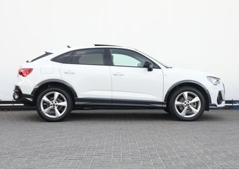 Audi Q3 Sportback 45 TFSI e Edition | Pano dak | Optiek zwart plus | Sonos | Elektrische voorstoelen met geheugen | Nieuwprijs ¤ 75.266,00