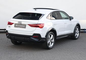 Audi Q3 Sportback 45 TFSI e Edition | Pano dak | Optiek zwart plus | Sonos | Elektrische voorstoelen met geheugen | Nieuwprijs ¤ 75.266,00