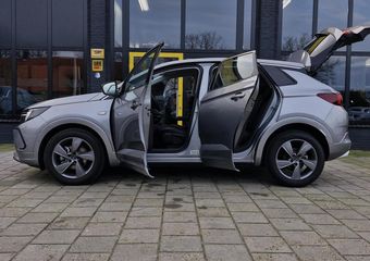 Opel Grandland 1.2 Turbo 130PK |Elegance | Stoelverwarming | Parkeersensoren