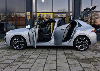 Opel ASTRA 1.6 Turbo Hybrid Ultimate | 360 Camera | Schuifdak | Stoelventilatie + Stoelverwarming | Alcantara | Stoelgeheugen