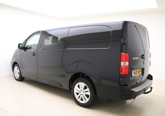 Peugeot EXPERT 2.0 BlueHDI Long Premium DC 120 PK | Handgeschakeld | 6-Zits | Stoelverwarming | Betimmering | Trekhaak | Navigatie | Dodehoekdetectie | 1e eigenaar